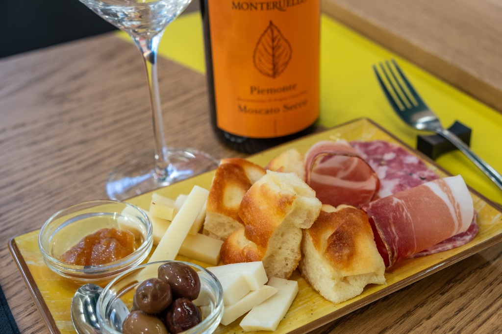 DEGUSTAZIONE 3 VINI E TAGLIERE